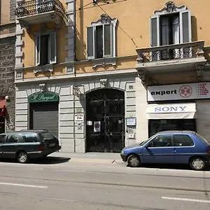 Eva , Milán Itálie